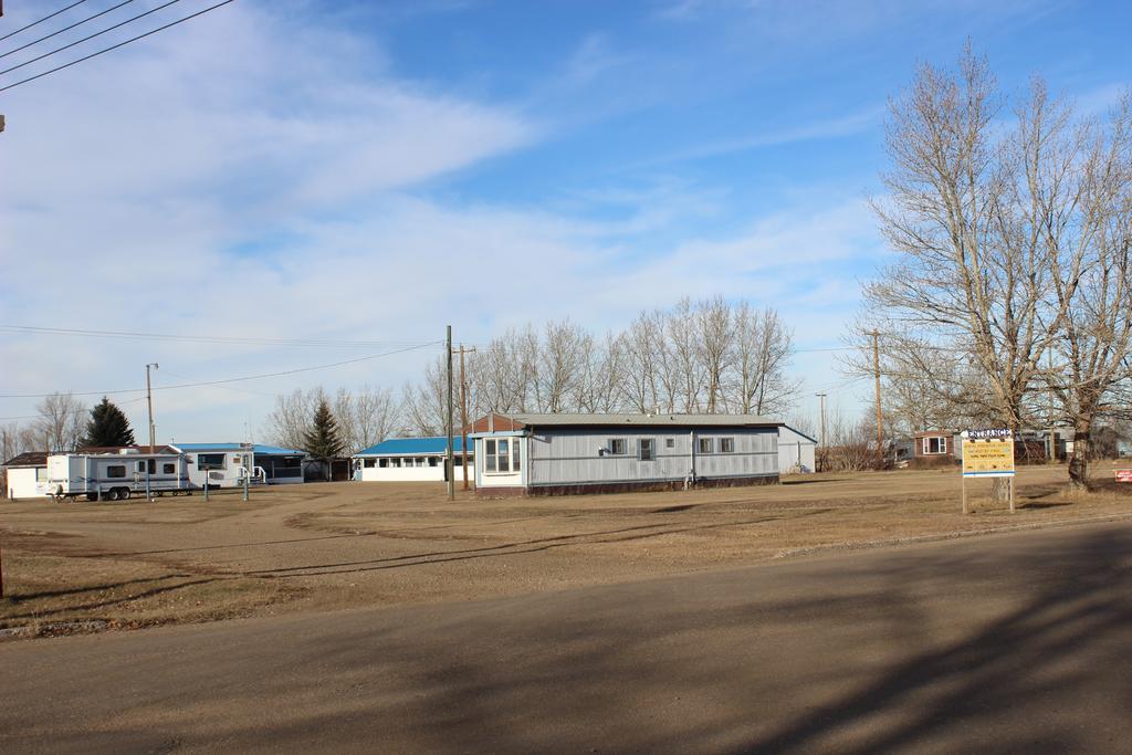 Raval Paradise Motel And Rv Park Youngstown Extérieur photo
