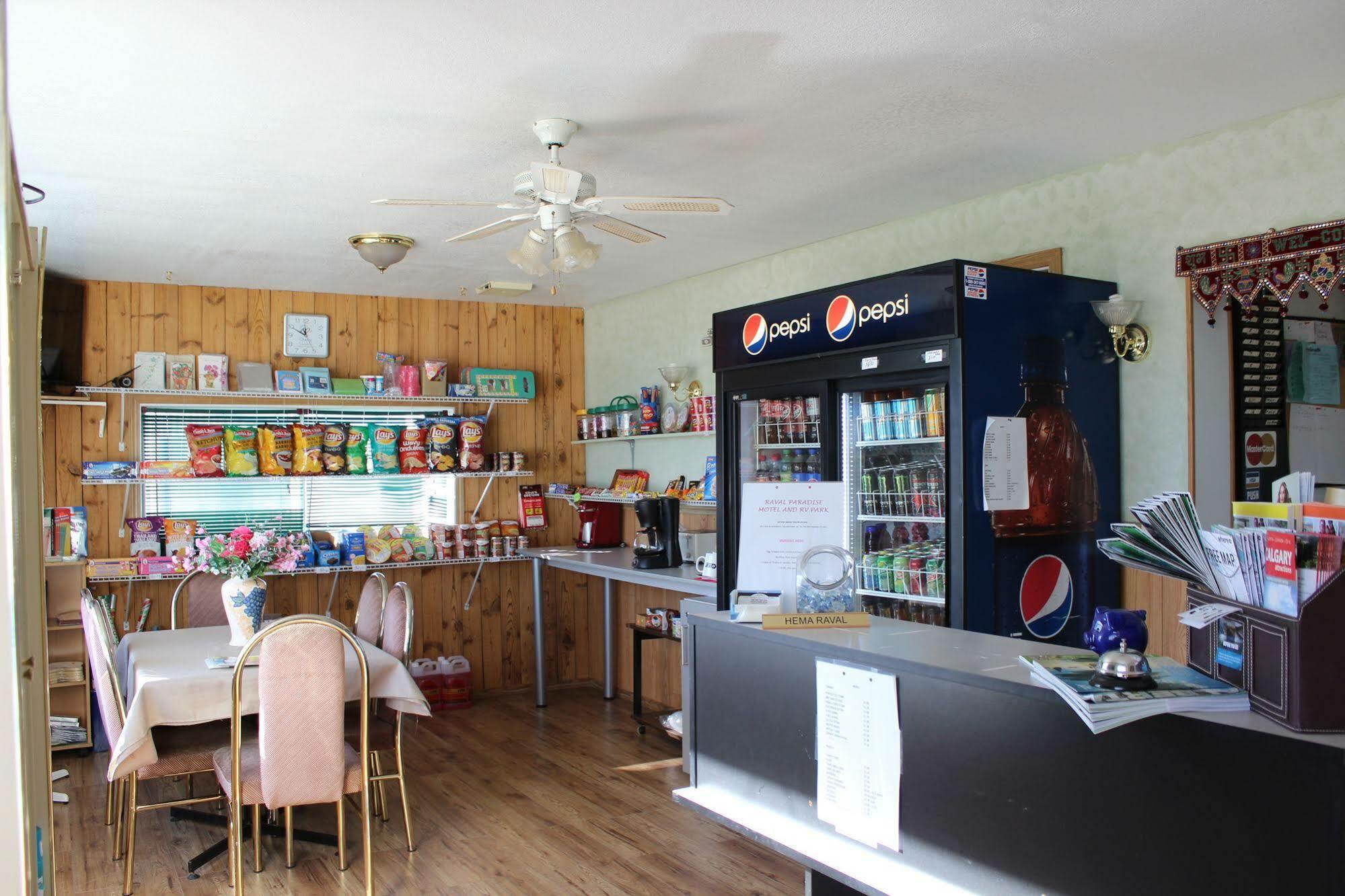 Raval Paradise Motel And Rv Park Youngstown Extérieur photo
